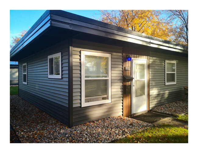 Building Photo - 1504 12th Ave S