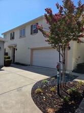 Building Photo - 1105 Strawberry Ln