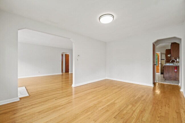 Building Photo - 270 McElroy Ave