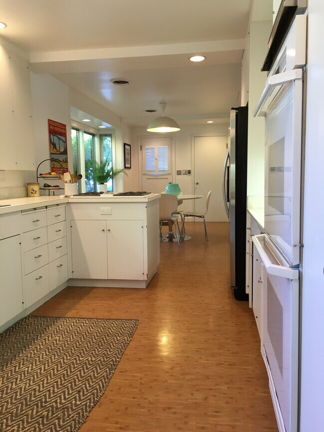 Foto del edificio - Lovely Mid Century Ranch in sought after West Slope neighborhood!
