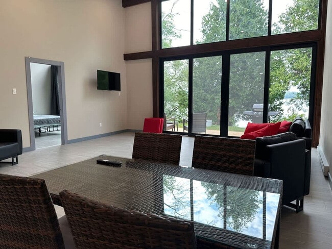 Building Photo - 16 Englewood Ln