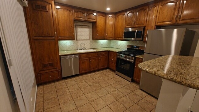 Building Photo - 2518 Mathews Ave