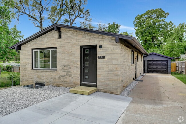 Building Photo - 831 N 40th St