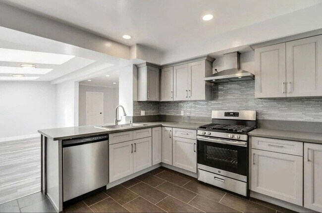 Foto del edificio - 1110 N Hill Ave
