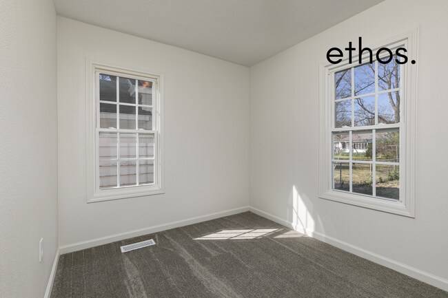 Building Photo - Newly Updated Home!