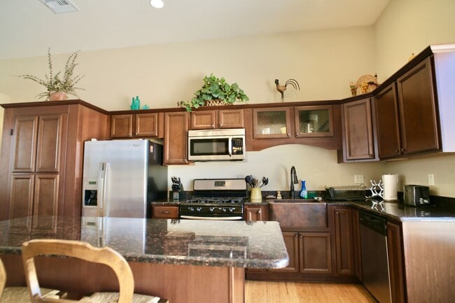 Building Photo - Mountain and City Views from this Furnished Rental!