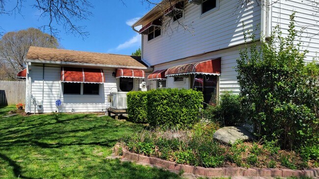 Building Photo - 801 Lemaster Ave