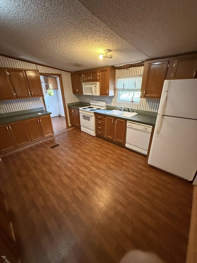 Building Photo - 3502 S Camellia