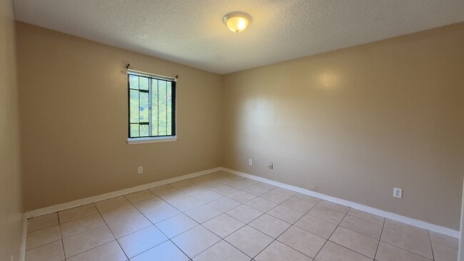 Building Photo - 4253 Moncrief Rd W