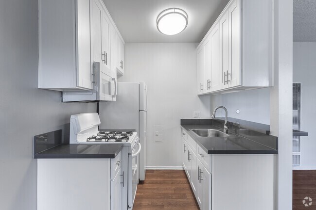 1HAB, 1BA - 750 ft² - N.º 201 - Reseda On The Park