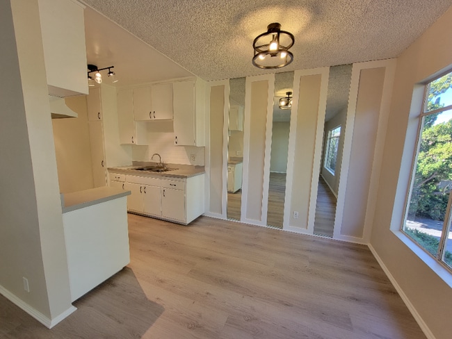 Building Photo - 13531 Wyandotte St