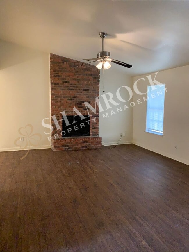 Building Photo - Hewitt 3-Bedroom