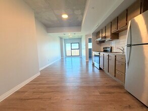 Building Photo - 3100 Meadowbrook Ln