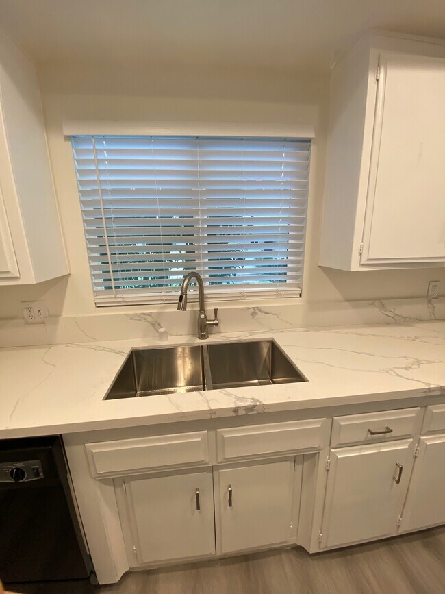 14289 Sage St, Victorville, CA 92395 Townhome Rentals in Victorville CA