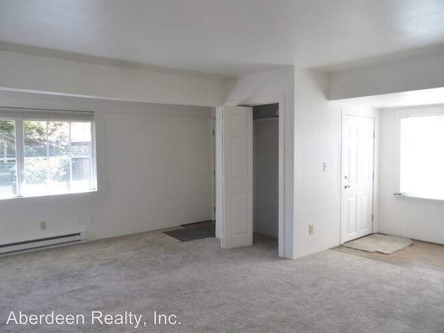 Building Photo - 2717 Simpson Ave