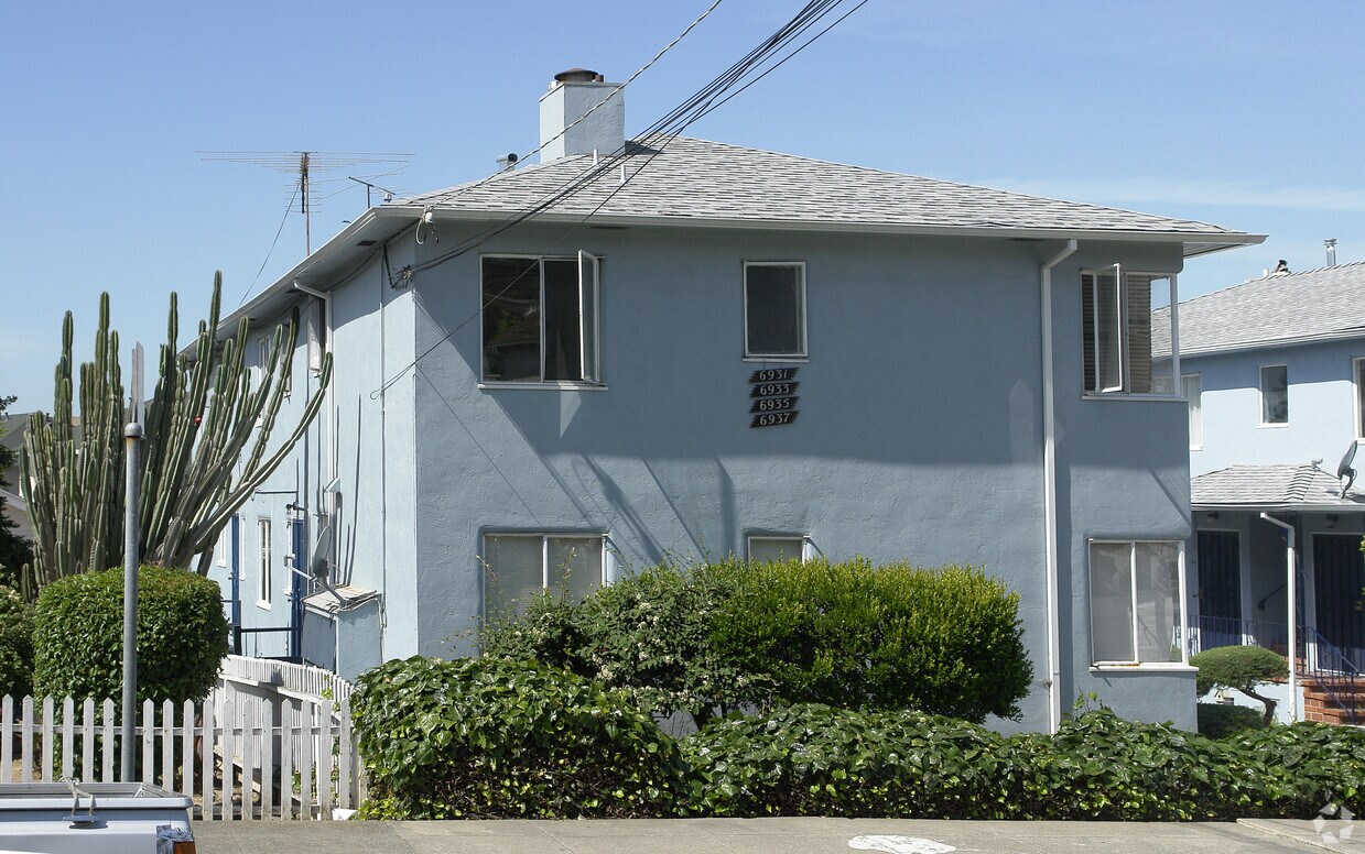 Primary Photo - 6931-6937 MacArthur Blvd