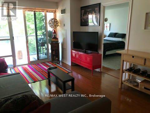 Photo du bâtiment - 763-763 Bay St.