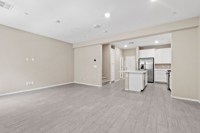 Foto del edificio - Luxury 3BR Townhome in Gated Summerlin Com...