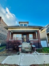 Building Photo - 7532 S Vernon Ave