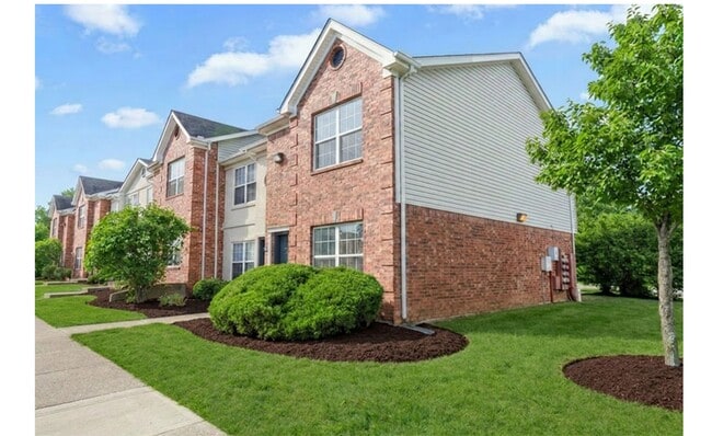 Building Photo - TYLERS CREEK TOWNHOMES