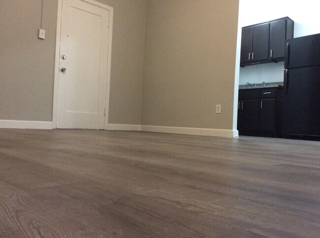 New light wooden floors - 2222 Cambridge St