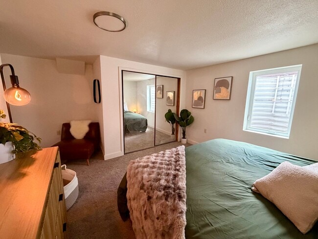 Photo - 1011 N Meade Ave Apartment