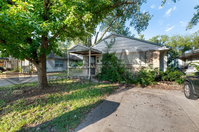 Building Photo - 1763 N Woodrow Ct