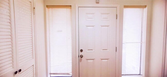 Foto del edificio - 8313 Augustine Dr