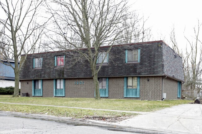 Building Photo - 1601 Brooke Park Dr