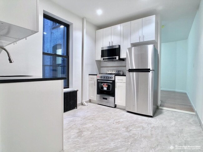 Building Photo - 401 E 68th St