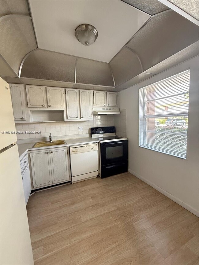 Foto del edificio - 7600 NW 5th Ct