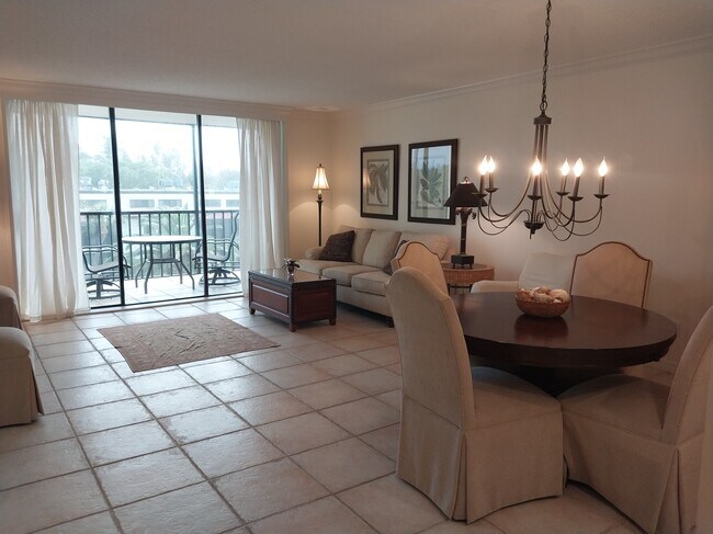 Building Photo - 2045 Gulf of Mexico Dr
