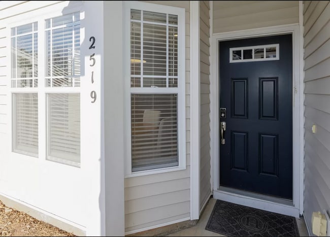 Building Photo - Charming 3BD, 2.5BA Raleigh Townhome with ...