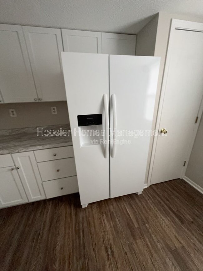 Foto del edificio - 5451 Carlton Ct