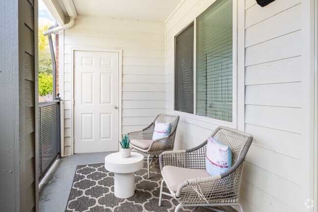 1BR, 1BA - 804SF - Spruce - Balcony - Lafayette Station