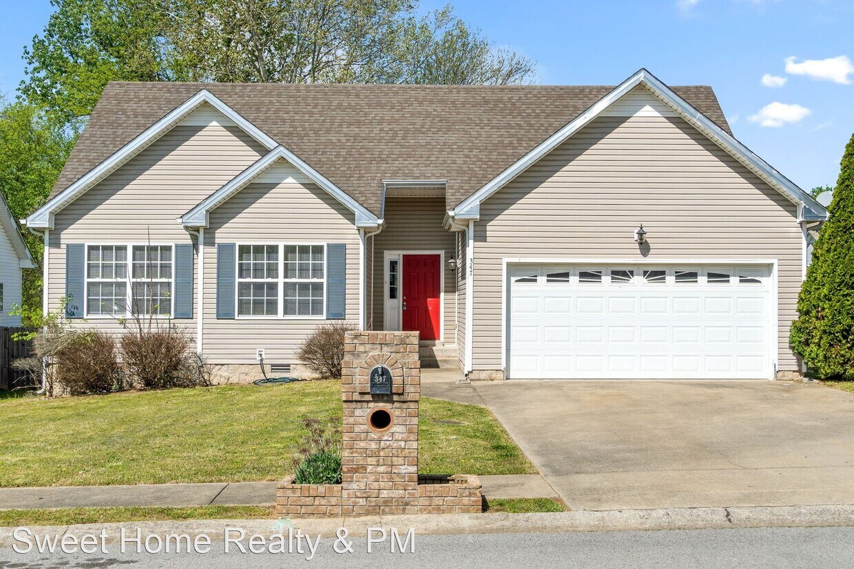 3 br, 2 bath House 347 Chalet Circle House Rental in Clarksville