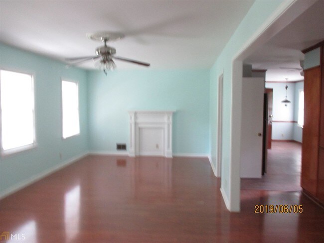 Building Photo - 2995 Woodrow Manor