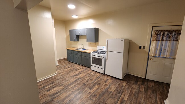 Brand new appliances - 1404 4th Ave