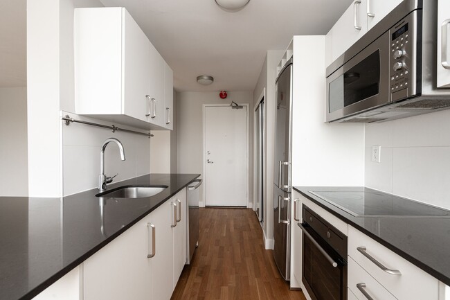 Building Photo - 95 Jameson Ave