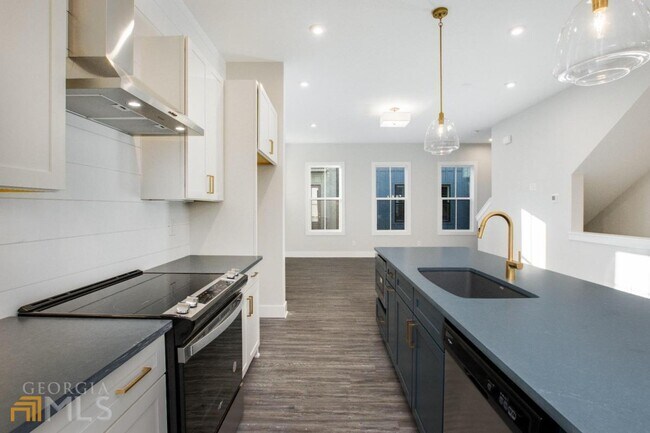 Building Photo - 161 Chestnut Cir