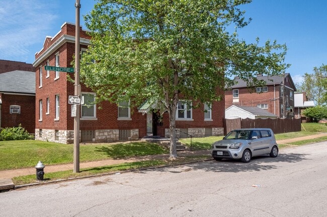 Foto del edificio - Dear Elenore, I'm Writing in Hopes You Lov...