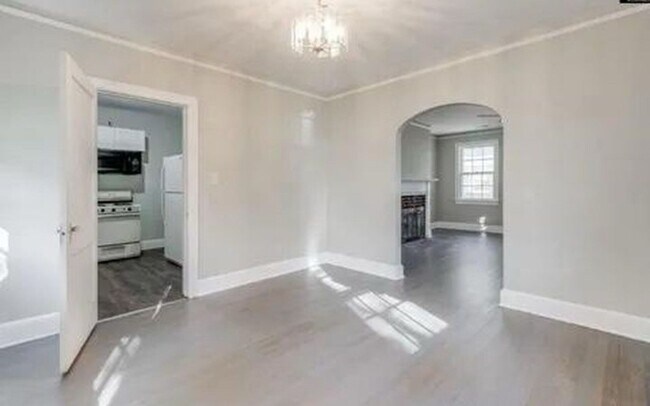 Building Photo - Cozy 2bd/1ba brick cottage near downtown C...