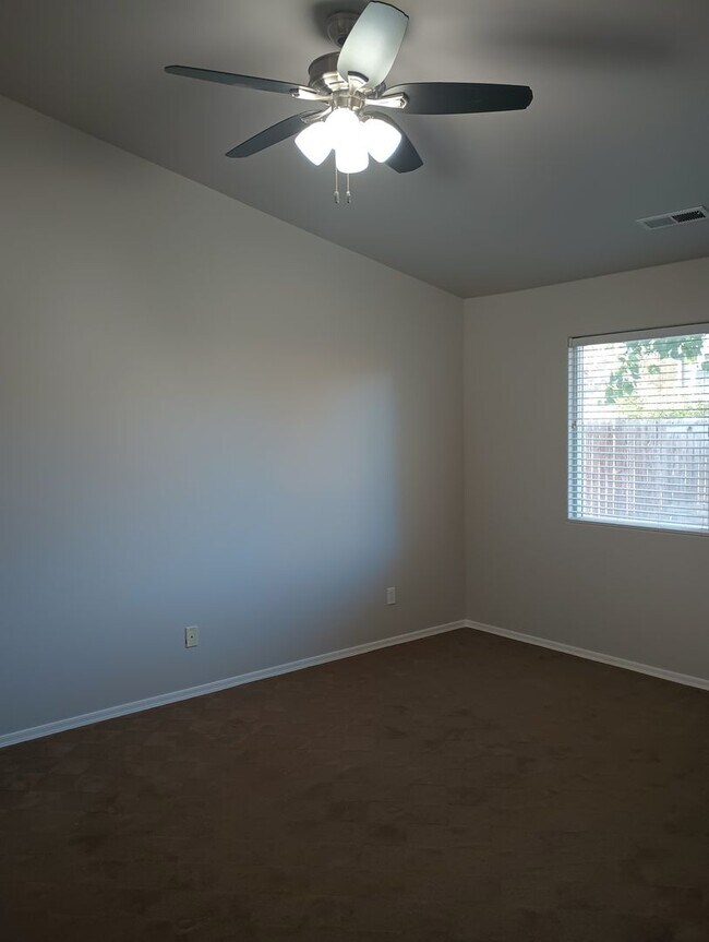 Building Photo - Beautiful Home in West Cedar City * HALF O...