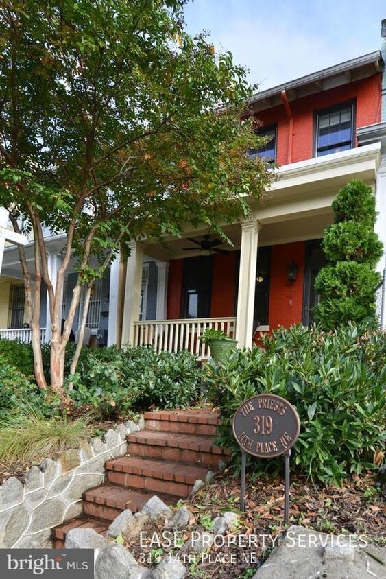 Foto principal - 319 14th Pl NE