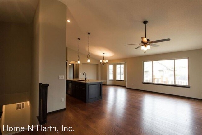 Building Photo - 4 br, 3 bath House - 1300 N. Spring Ridge