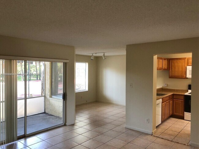 Building Photo - 1002 Coral Club Dr
