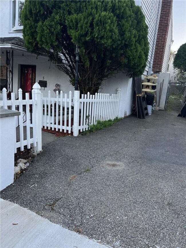 Building Photo - 3 Muller Ave