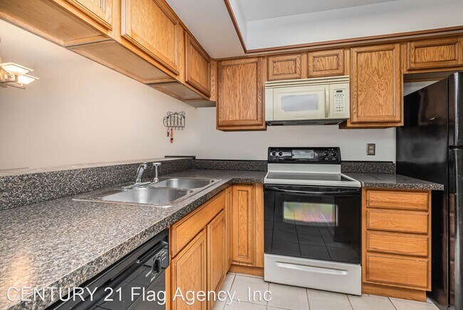 Building Photo - 3150 Sir Hamilton Cir