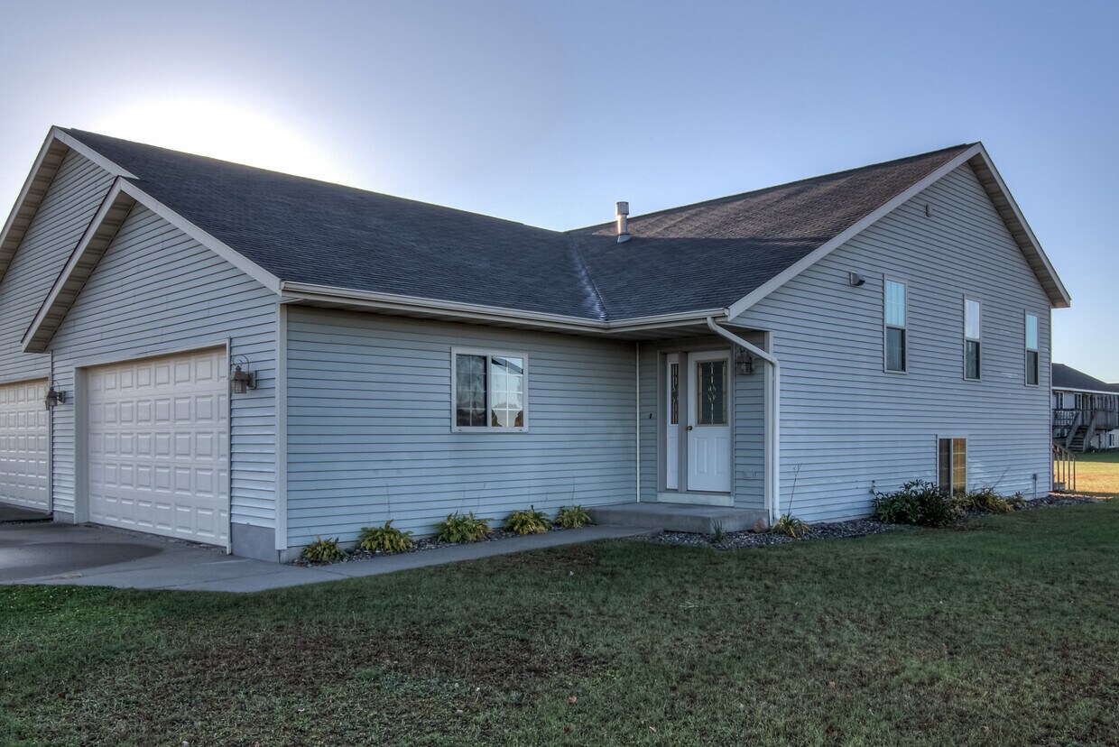 Foto principal - 16495 56th Ave N