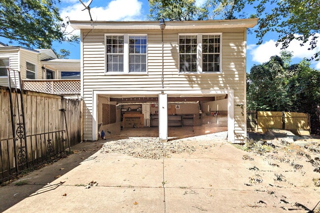 Building Photo - FURNISHED in Fondren!